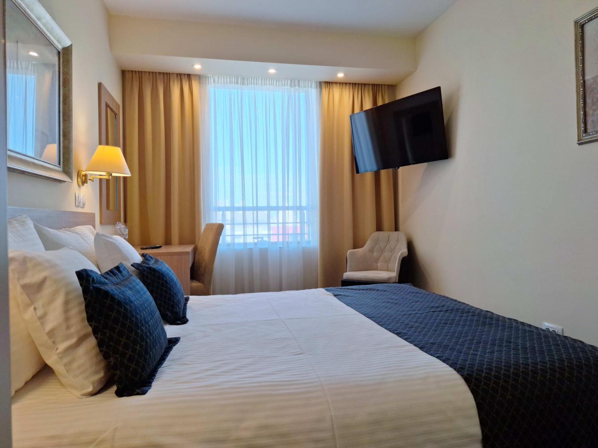 Hotel Monogram Park Рума Экстерьер фото