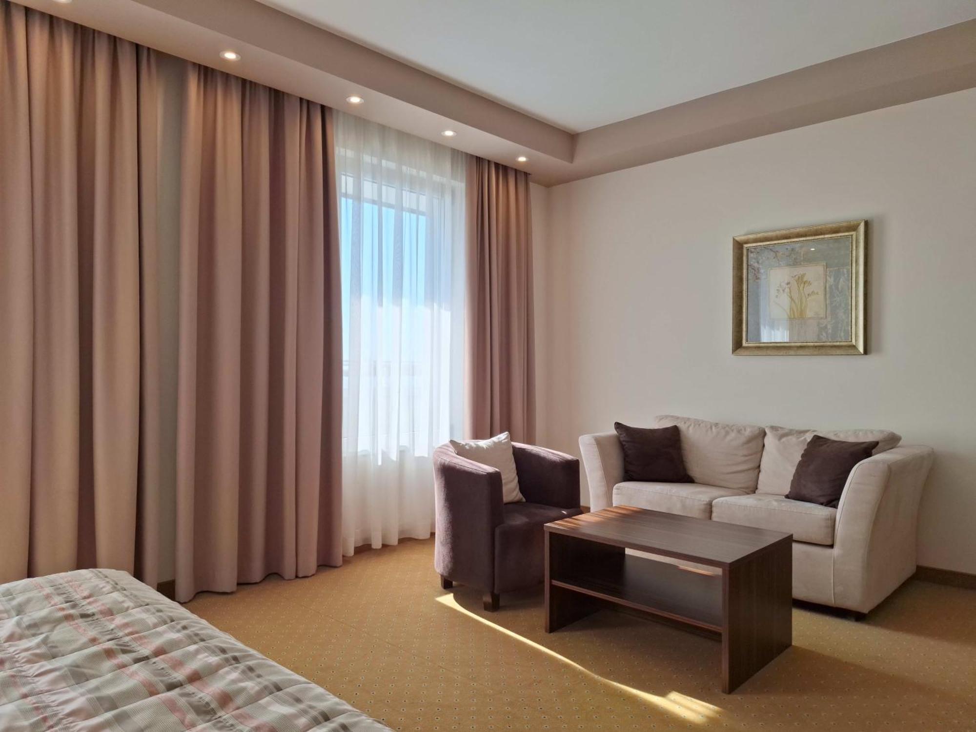 Hotel Monogram Park Рума Экстерьер фото