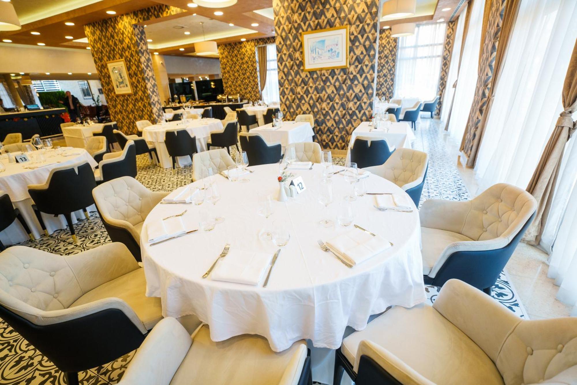 Hotel Monogram Park Рума Экстерьер фото
