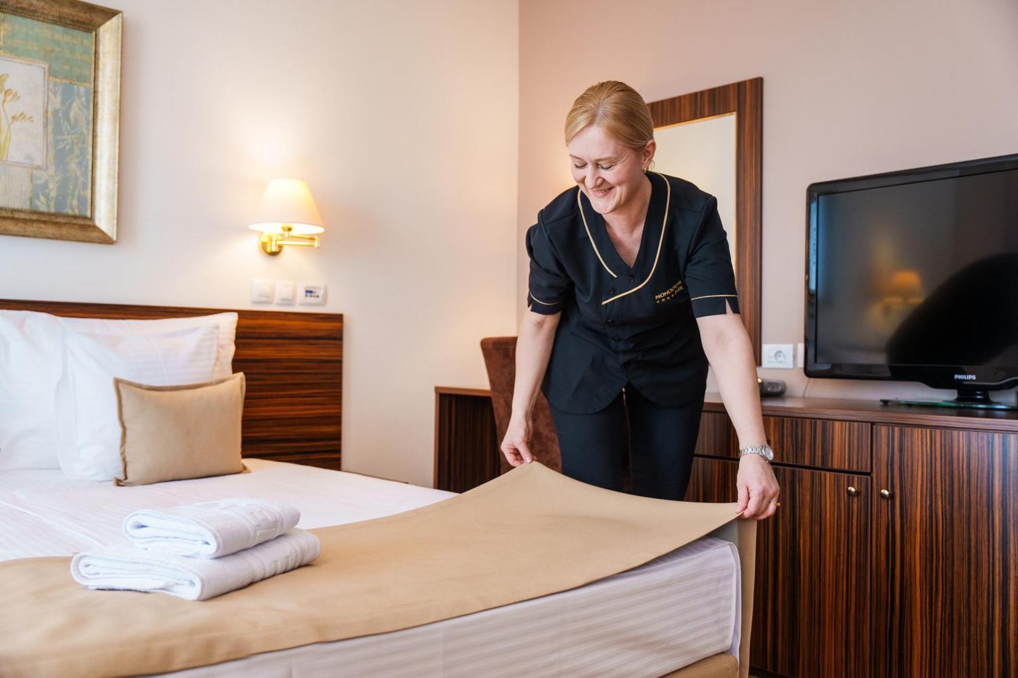 Hotel Monogram Park Рума Экстерьер фото