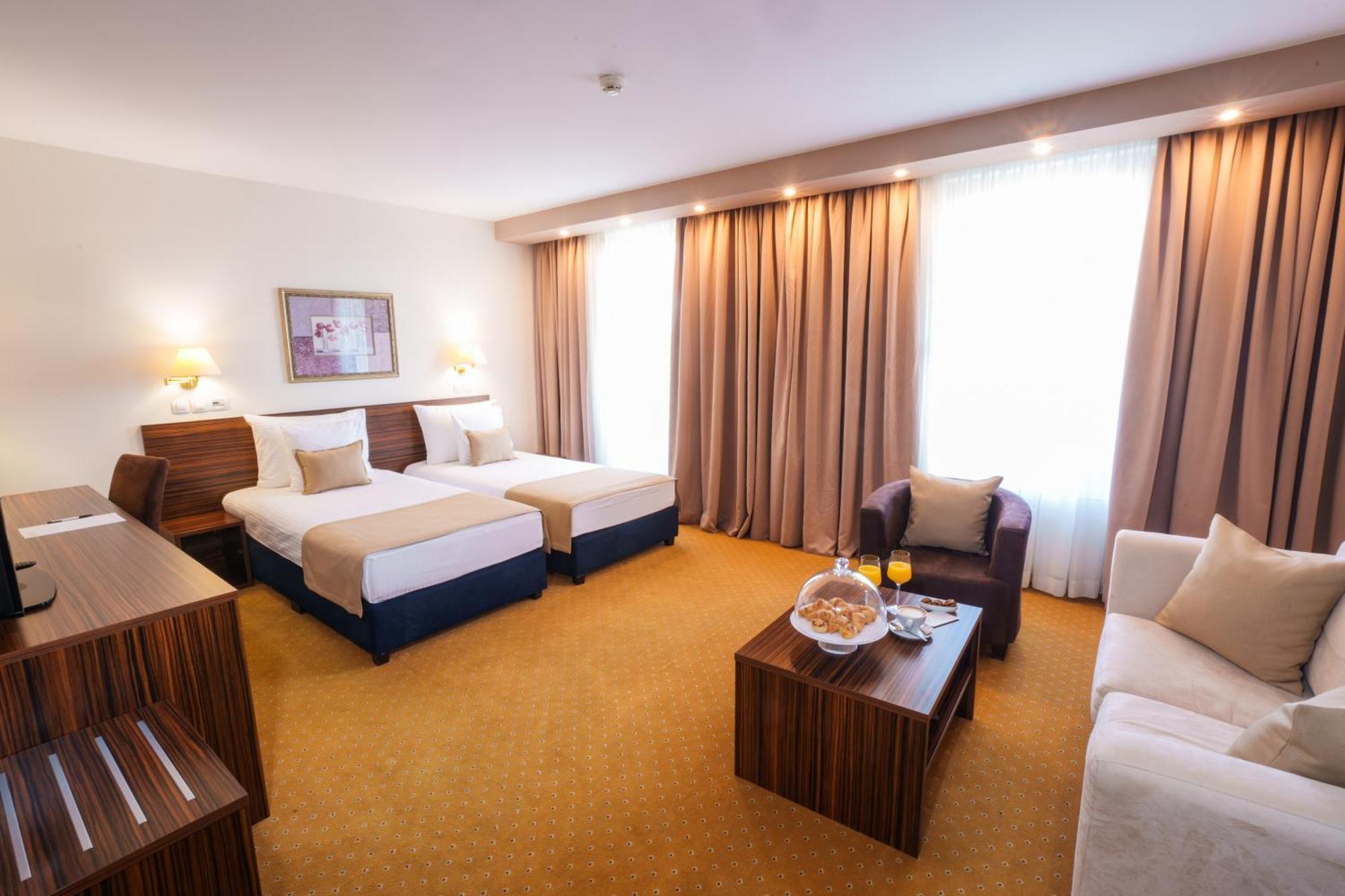 Hotel Monogram Park Рума Экстерьер фото