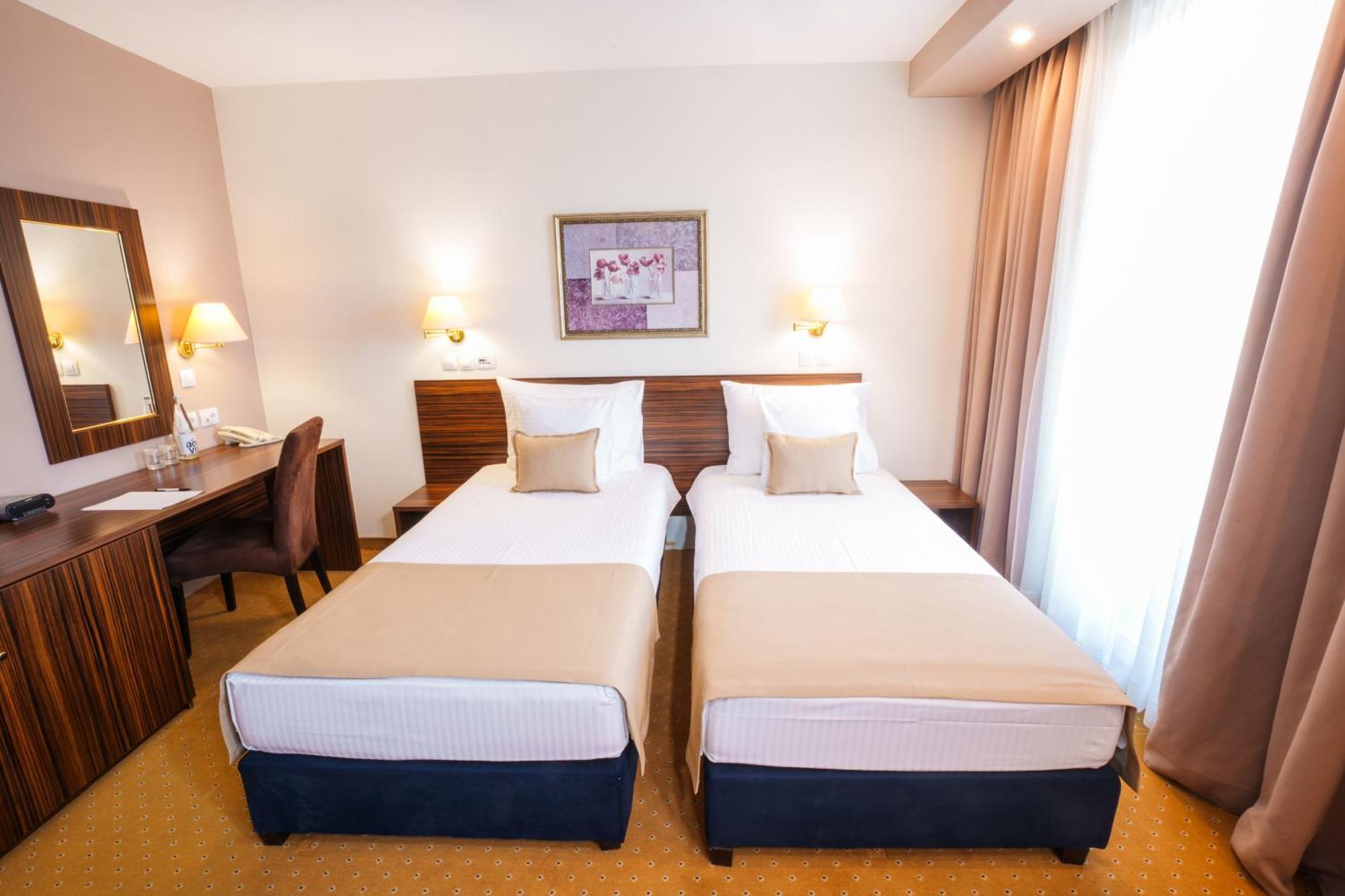 Hotel Monogram Park Рума Экстерьер фото