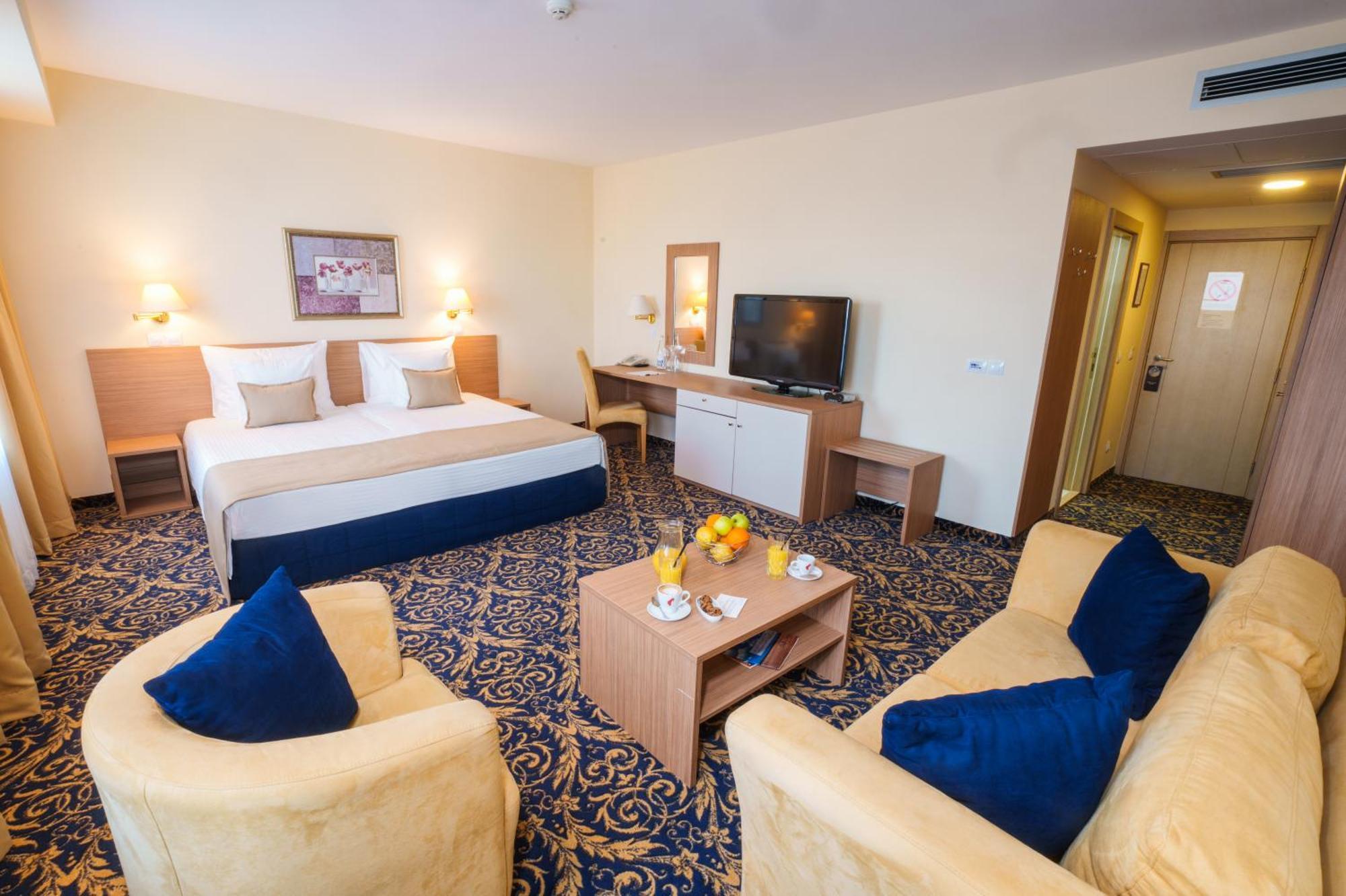 Hotel Monogram Park Рума Экстерьер фото