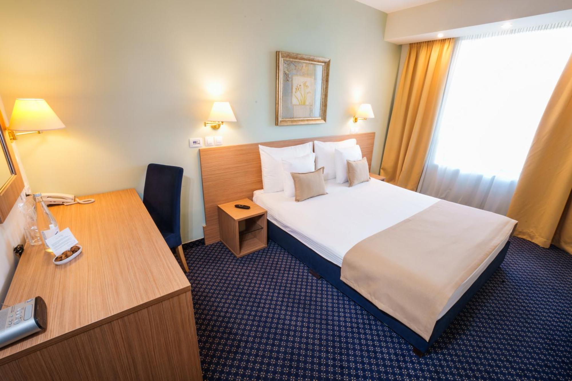 Hotel Monogram Park Рума Экстерьер фото