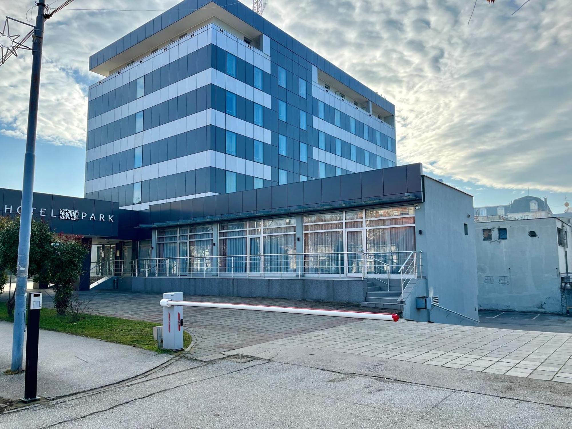 Hotel Monogram Park Рума Экстерьер фото